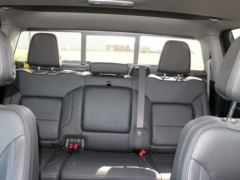 Used 2025 GMC Sierra 2500 Denali w/ Denali Reserve Package AWD/4WD image 13