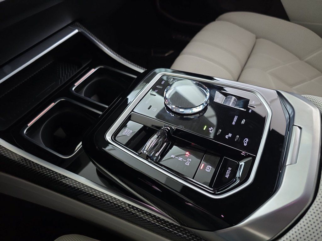 Used 2025 BMW 760i xDrive w/ Executive Package AWD/4WD image 27
