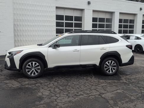 Used 2023 Subaru Outback Premium image 2