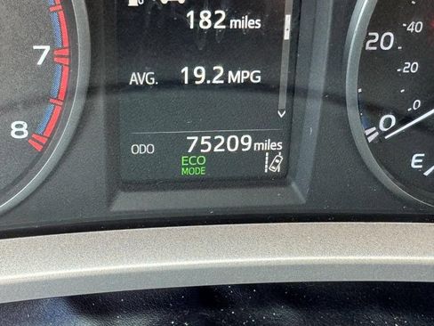 Used 2018 Toyota RAV4 LE w/ All Weather Liner Package FWD image 27