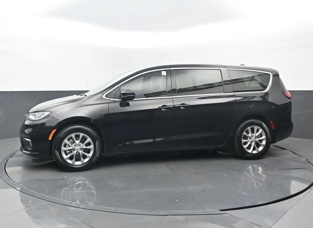 Used 2026 Chrysler Pacifica Limited FWD image 22
