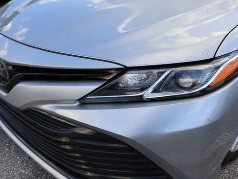 Used 2019 Toyota Camry LE image 3