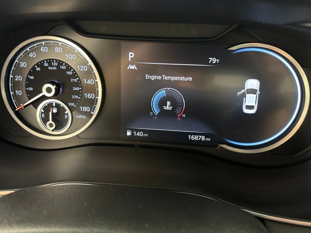 Used 2023 Genesis G70 2.0T RWD image 29