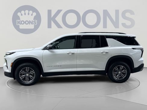 Used 2025 Chevrolet Traverse LT w/ Driver Confidence Package AWD/4WD image 2