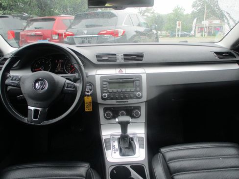 Used 2009 Volkswagen CC Sport image 9