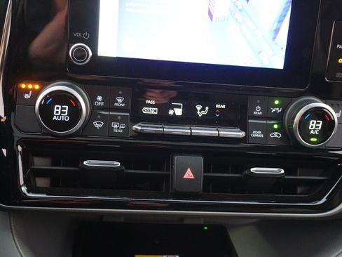 Used 2023 Toyota Highlander XLE image 14