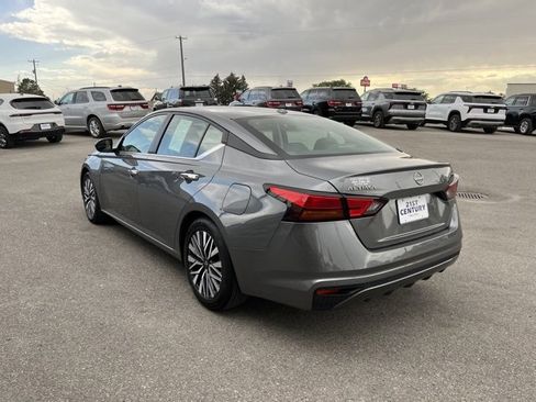 Used 2024 Nissan Altima 2.5 SV image 9