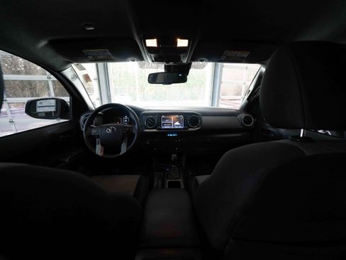 Used 2023 Toyota Tacoma TRD Off-Road image 19