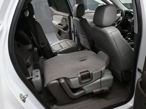 Used 2018 Chevrolet Traverse Premier FWD image 19