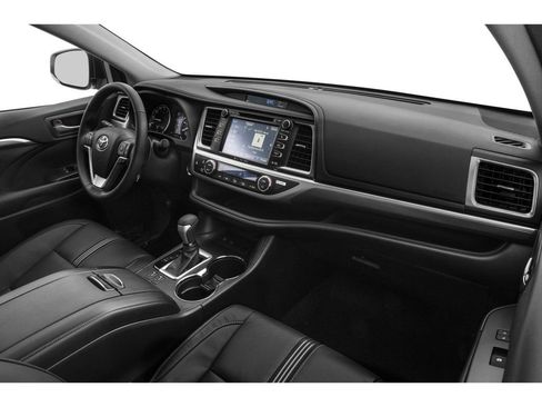 Used 2019 Toyota Highlander XLE FWD image 17