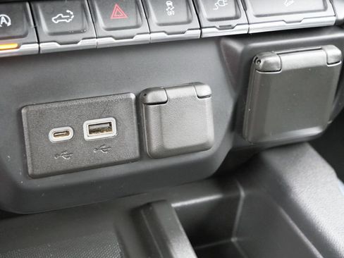 Used 2019 Chevrolet Silverado 1500 LTZ image 27