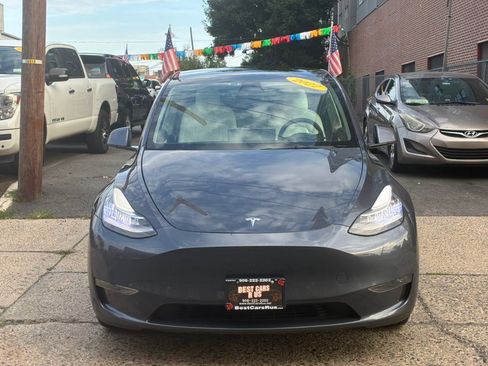 Used 2022 Tesla Model Y Long Range AWD/4WD image 2