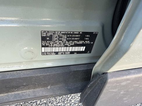 Used 2019 Toyota RAV4 XLE w/ Convenience Package image 13