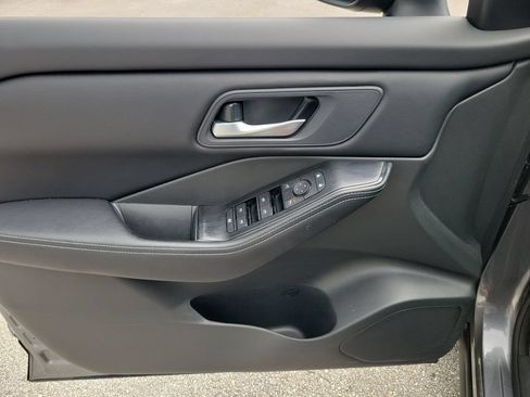 Used 2025 Nissan Rogue SV FWD image 13