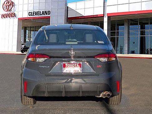 Used 2025 Toyota Corolla SE image 6