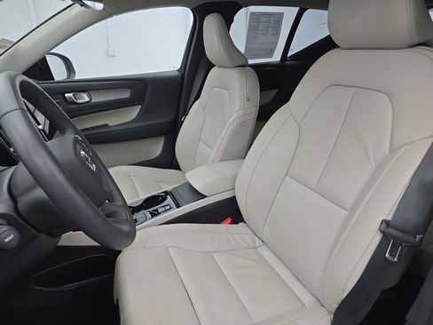 Used 2023 Volvo XC40 B4 Ultimate w/ Protection Package Premier image 15