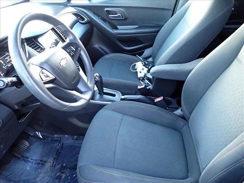 Used 2021 Chevrolet Trax LS w/ Tint and Cruise Package image 8