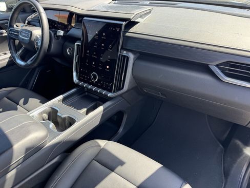 Used 2024 GMC Acadia Elevation image 7