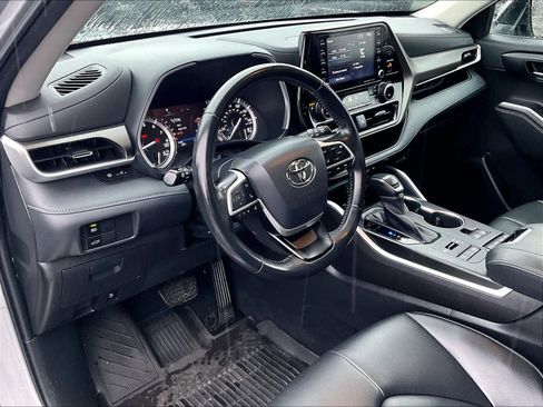 Used 2022 Toyota Highlander XLE image 8