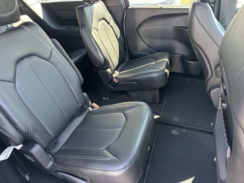New 2026 Chrysler Pacifica Select w/ S Appearance Package FWD image 18