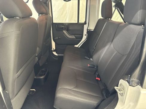 Used 2015 Jeep Wrangler Unlimited Sport image 12