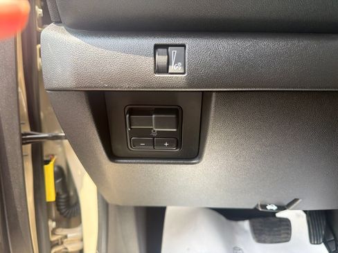 Used 2023 Chevrolet Colorado Trail Boss w/ Technology Package AWD/4WD image 14