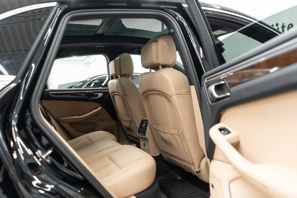 Used 2023 Porsche Macan S AWD/4WD image 30