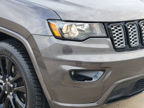 Used 2019 Jeep Grand Cherokee Altitude image 7