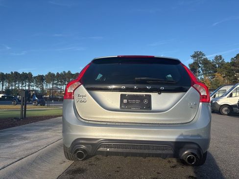 Used 2018 Volvo V60 T5 Dynamic w/ Vision Package AWD/4WD image 4