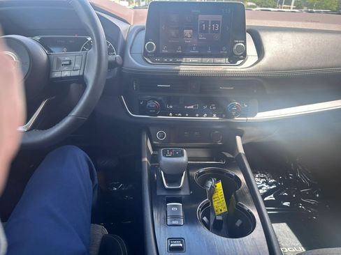 Used 2021 Nissan Rogue S FWD image 17