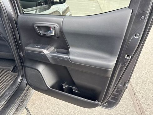 Used 2021 Toyota Tacoma TRD Off-Road w/ Technology Package image 16