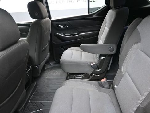 Used 2023 Chevrolet Traverse LT FWD image 18