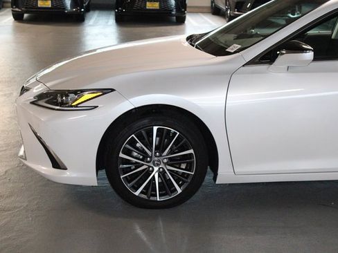 Certified 2023 Lexus ES 350 w/ Premium Package image 4