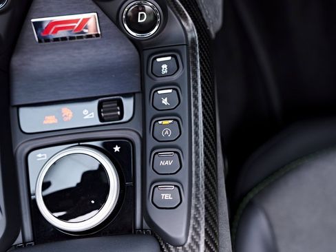 Used 2023 Aston Martin V8 Vantage Roadster image 69