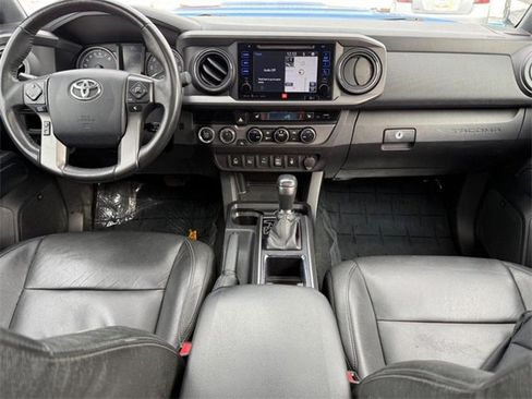 Used 2016 Toyota Tacoma TRD Sport image 11