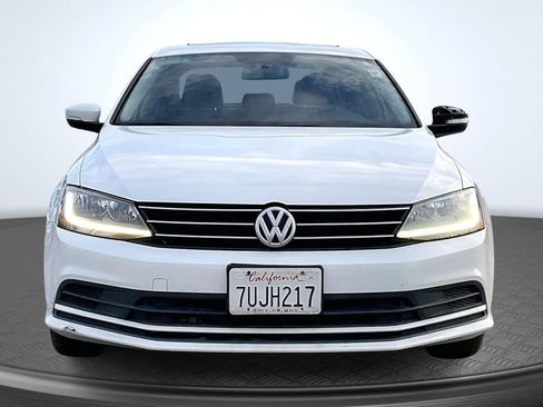 Used 2017 Volkswagen Jetta SE image 3