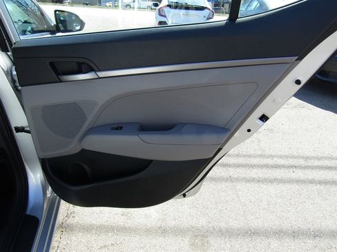 Used 2017 Hyundai Elantra SE w/ Cargo Package image 22