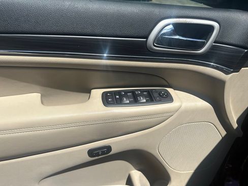 Used 2020 Jeep Grand Cherokee Limited AWD/4WD image 18
