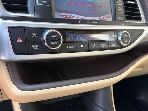 Used 2017 Toyota Highlander XLE FWD image 27