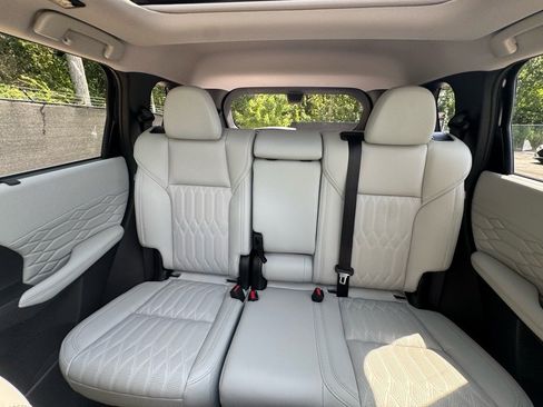 New 2025 Mitsubishi Outlander AWD image 38