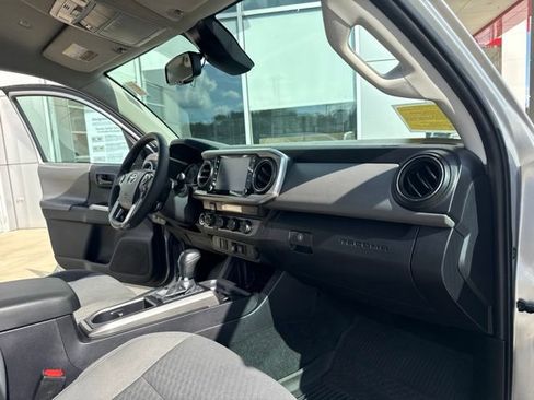 Used 2023 Toyota Tacoma SR5 AWD/4WD image 39