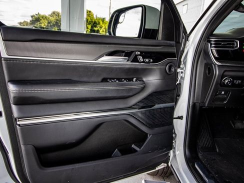 Used 2022 Jeep Grand Wagoneer Series II image 21