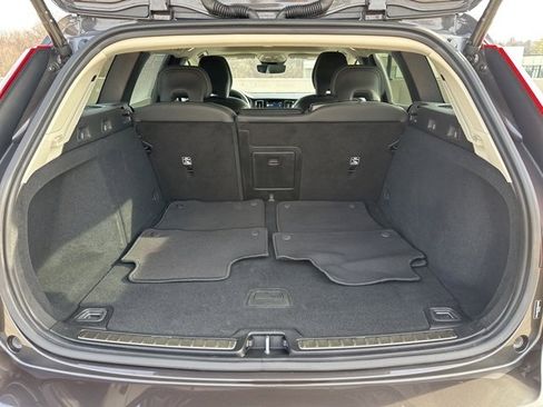 Certified 2025 Volvo V60 B5 Cross Country Plus image 32