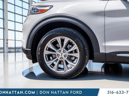 Used 2023 Ford Explorer XLT w/ Equipment Group 202A AWD/4WD image 35