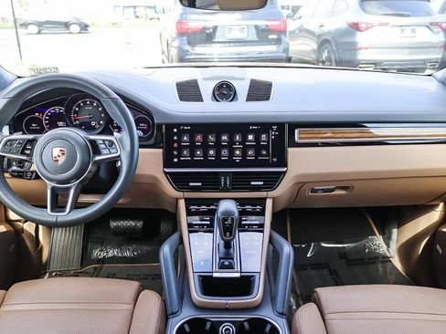 Used 2023 Porsche Cayenne AWD/4WD image 12