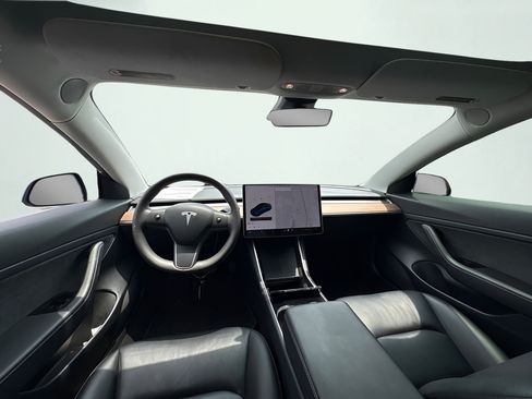 Used 2020 Tesla Model 3 Standard Range Plus RWD image 3