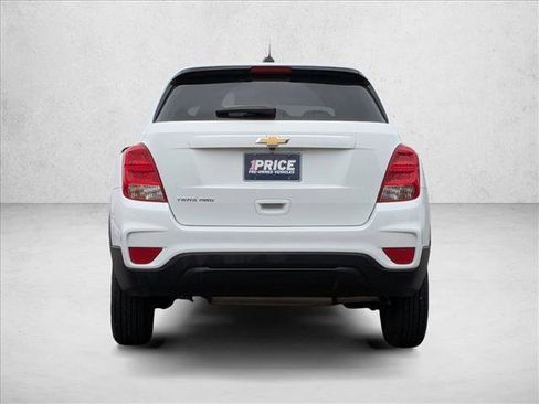 Used 2022 Chevrolet Trax LS w/ Tint and Cruise Package AWD/4WD image 6