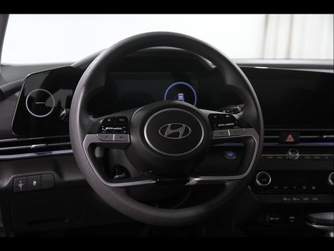 Certified 2024 Hyundai Elantra SEL FWD image 7