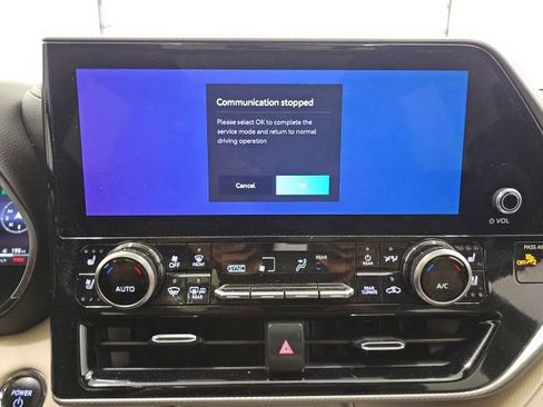 Used 2023 Toyota Highlander Platinum AWD/4WD image 24
