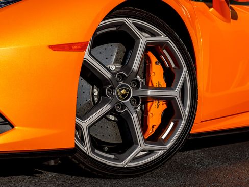 Used 2023 Lamborghini Huracan EVO RWD image 3